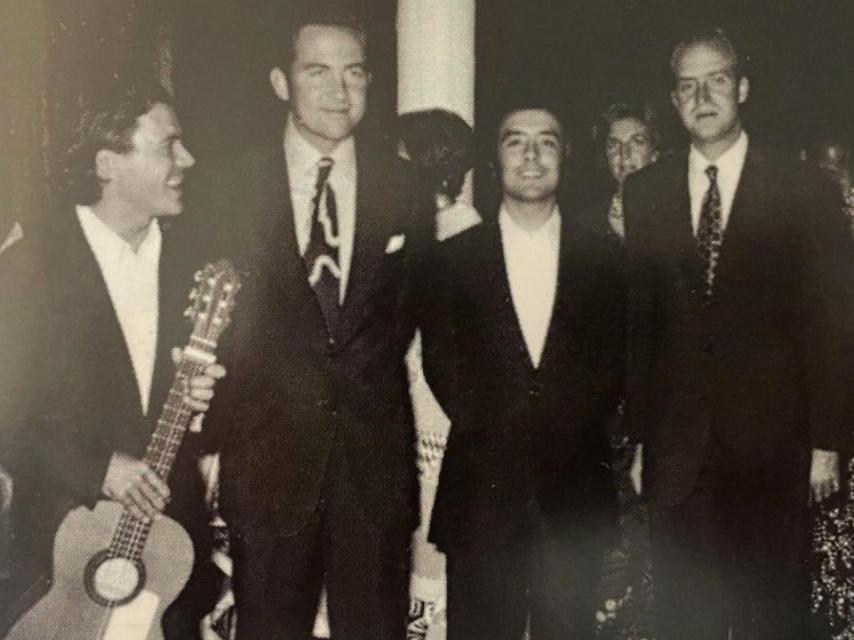 Los del Río junto a Constantino de Grecia y el rey emérito Juan Carlos I.