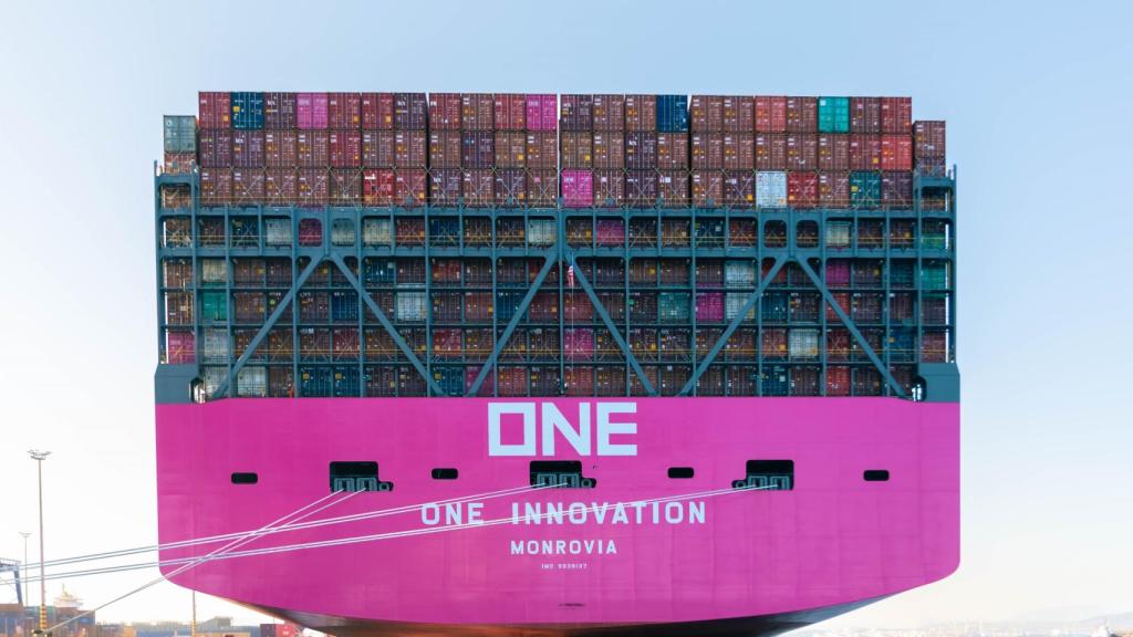 Contenedores listos para descargar en Algeciras.