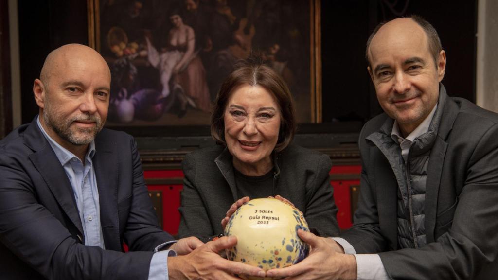 Blanca del Rey, junto a sus hijos Juan Manuel y Armando del Rey.