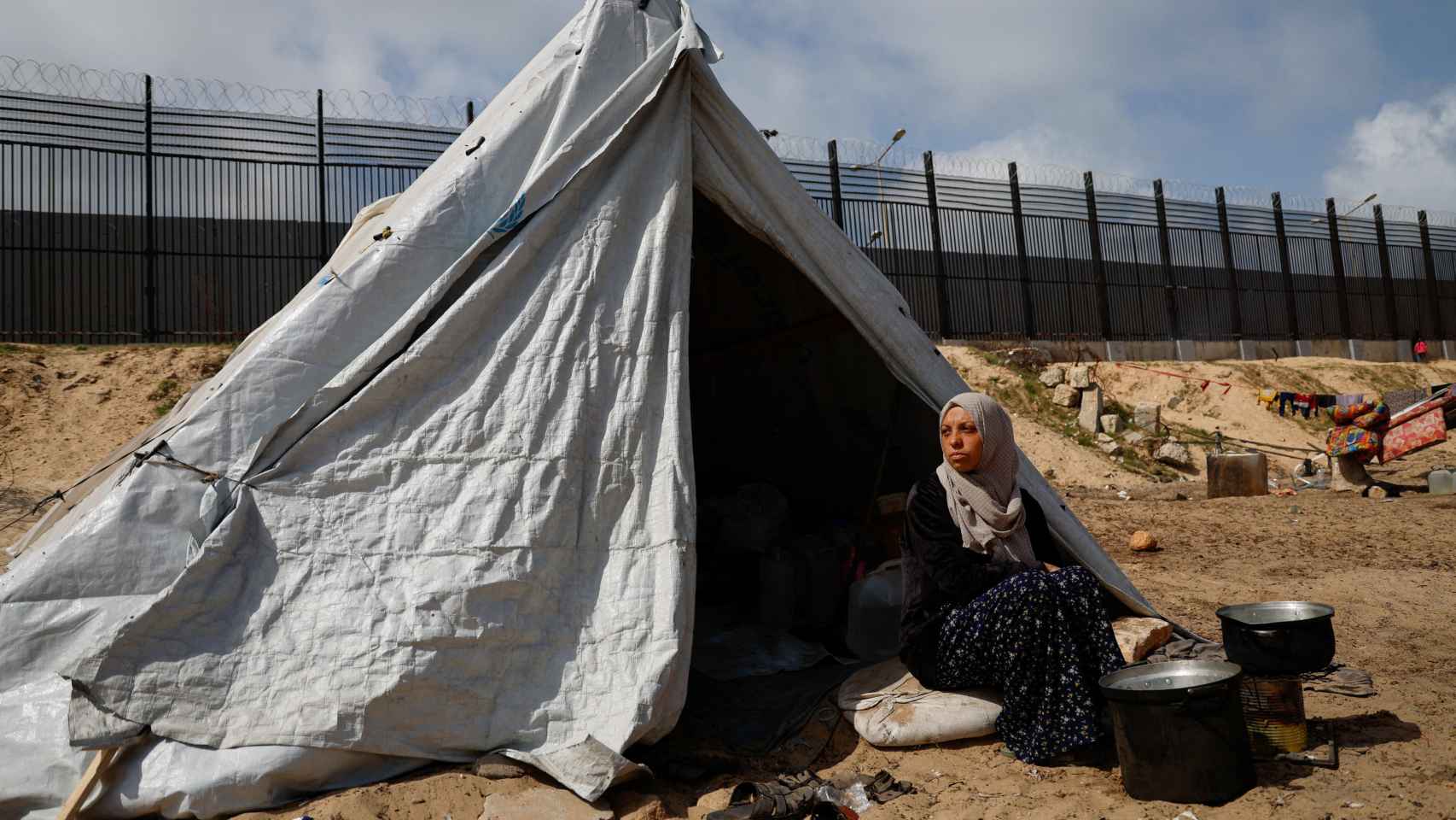 Una mujer palestina desplazada hasta Rafah