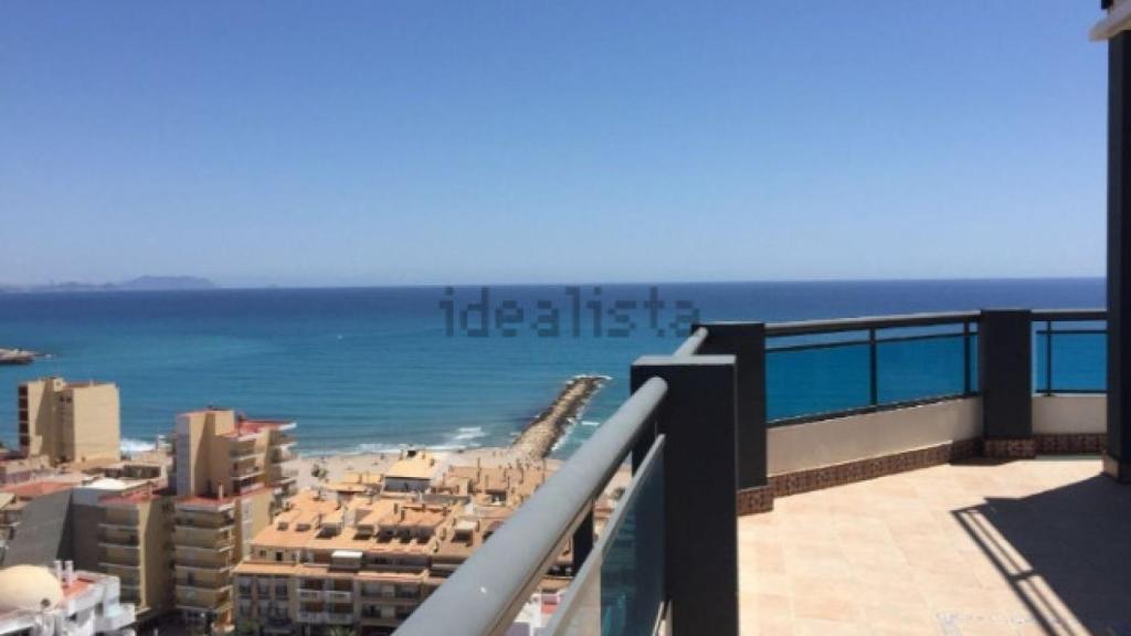 Vistas de uno de los hoteles a la venta en Idealista.