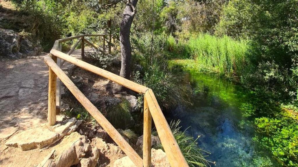 El sendero por el nacimiento del Río Vinalopó.