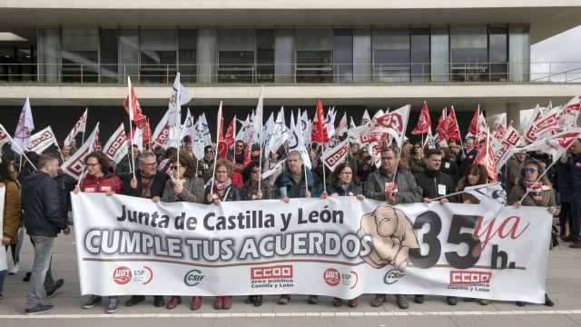 Una manifestación sindical en Salamanca pidiendo las 35 horas para los funcionarios de la Junta.