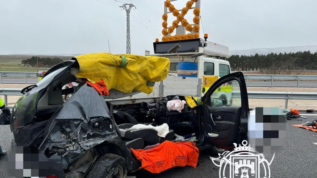 El estado del turismo tras la colisión con un furgoneta de conservación de carreteras