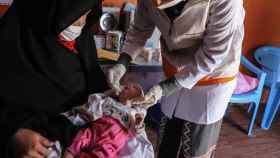Imagen de archivo de una trabajadora humanitaria de una clínica móvil de Afganistán (World Vision).