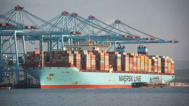 Un buque de Maersk en el Puerto de Algeciras, donde llegaron las fresas contaminadas de Marruecos.