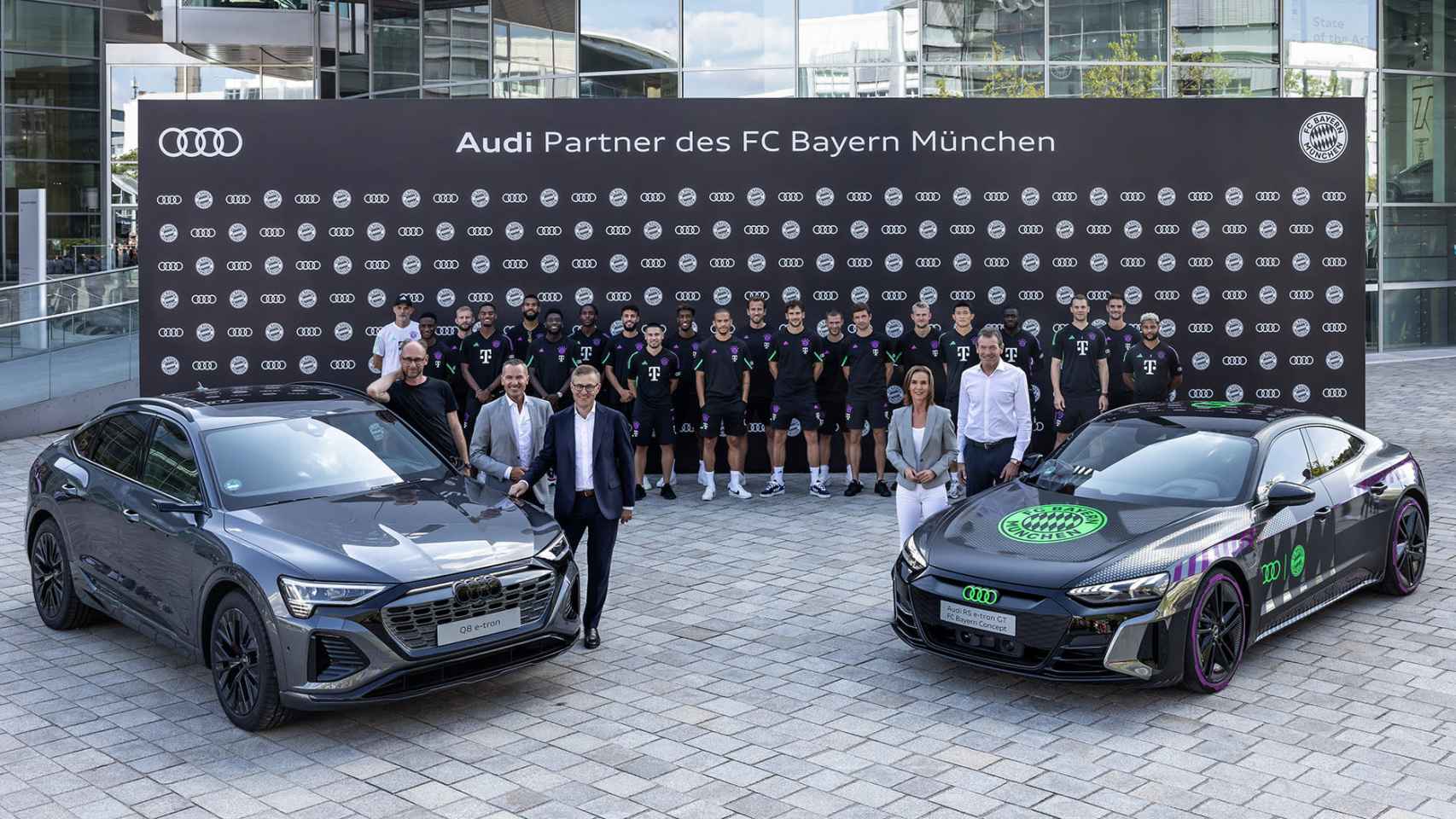 Entrega de los coches de Audi al Bayern de Múnich.