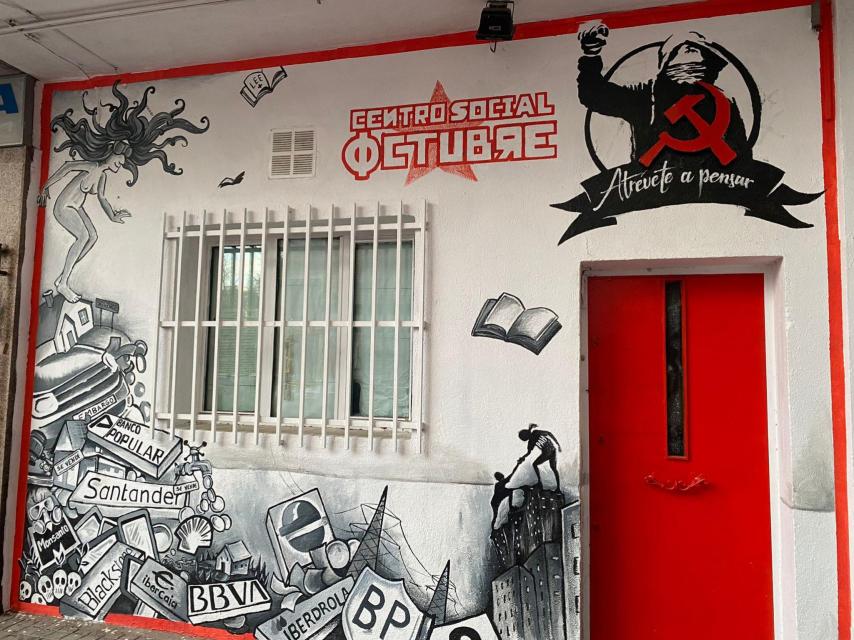 Aspecto de la fachada de la agrupación comunista de Guadalajara en la que este sábado se proyectó el documental.