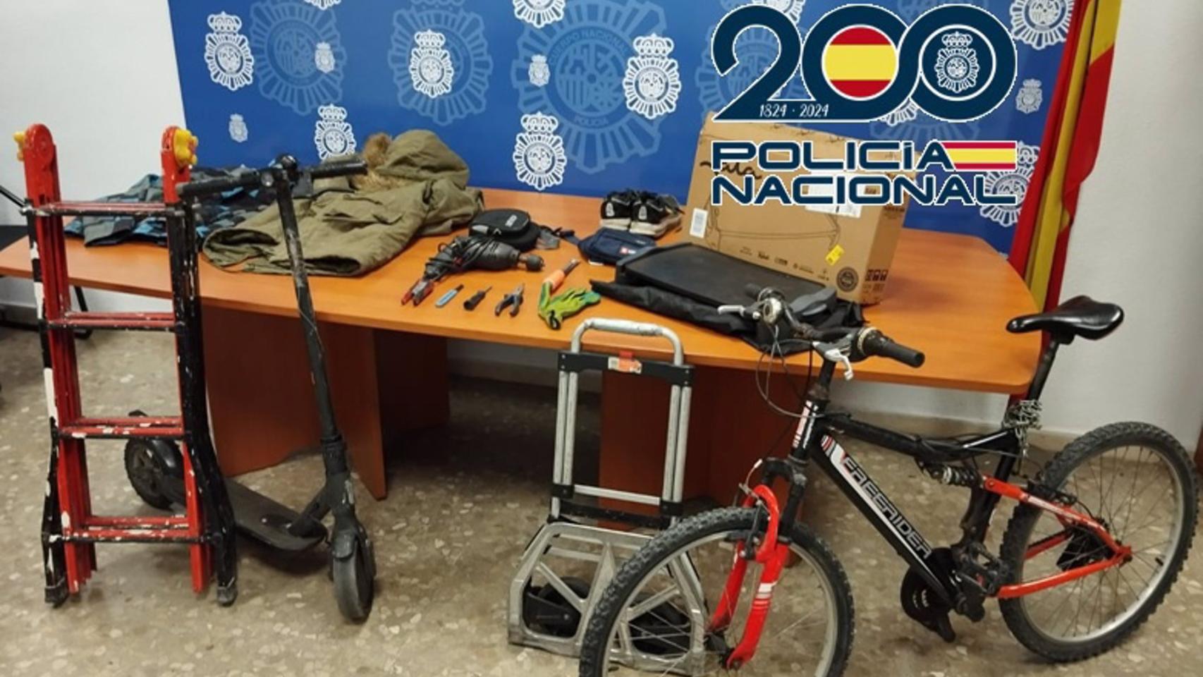 Efectos intervenidos tras una detención por robos en Málaga.