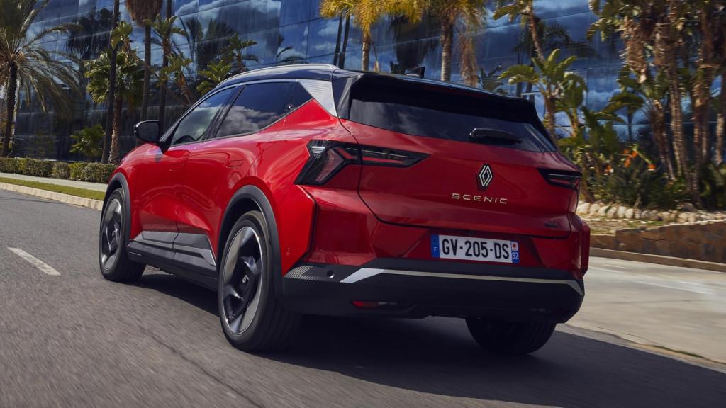 El Renault Scénic tiene un tamaño compacto y se quiere distanciar de la filosofía SUV.