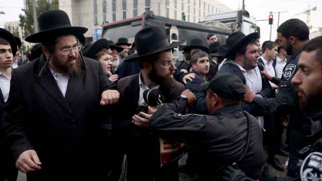 Judíos ultraortodoxos protestan contra la posibilidad de obligarles a alistarse en el Ejército el pasado febrero.