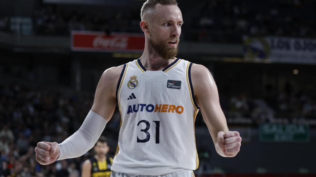 Dzanan Musa celebra una canasta frente al Lenovo Tenerife