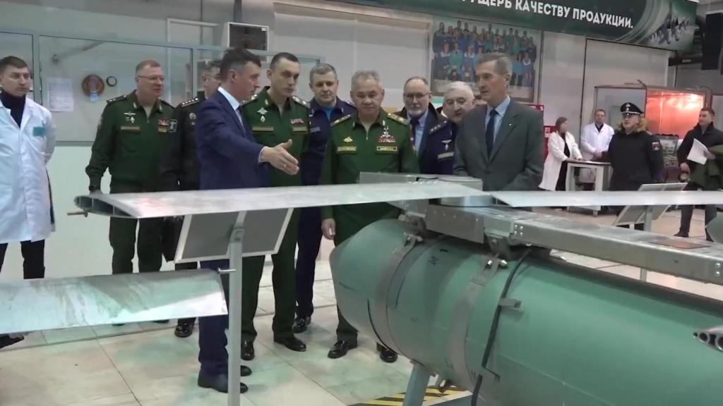 Parte trasera de la FAB-1500 con el sistema de planeo ya integrado