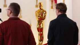La estatua de los Premios Oscar 2024.