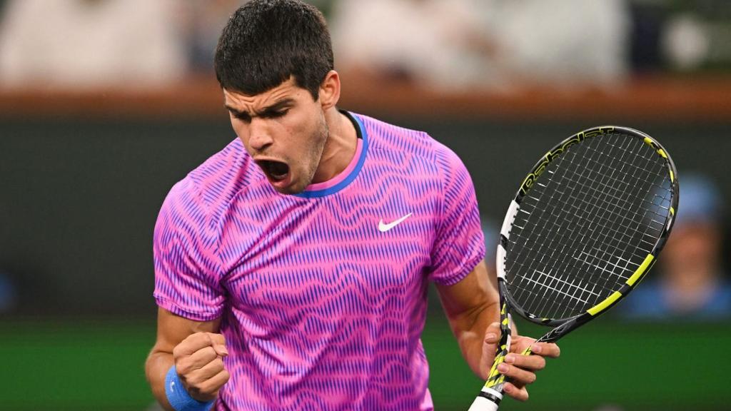 Carlos Alcaraz celebra un punto en su estreno en Indian Wells.