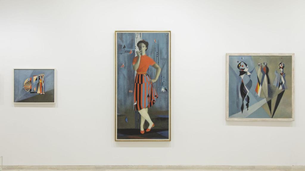 Vista de la exposición de Delhy Tejero en el Patio Herreriano. En el centro, 'María Dolores', 1954. Legado Delhy Tejero