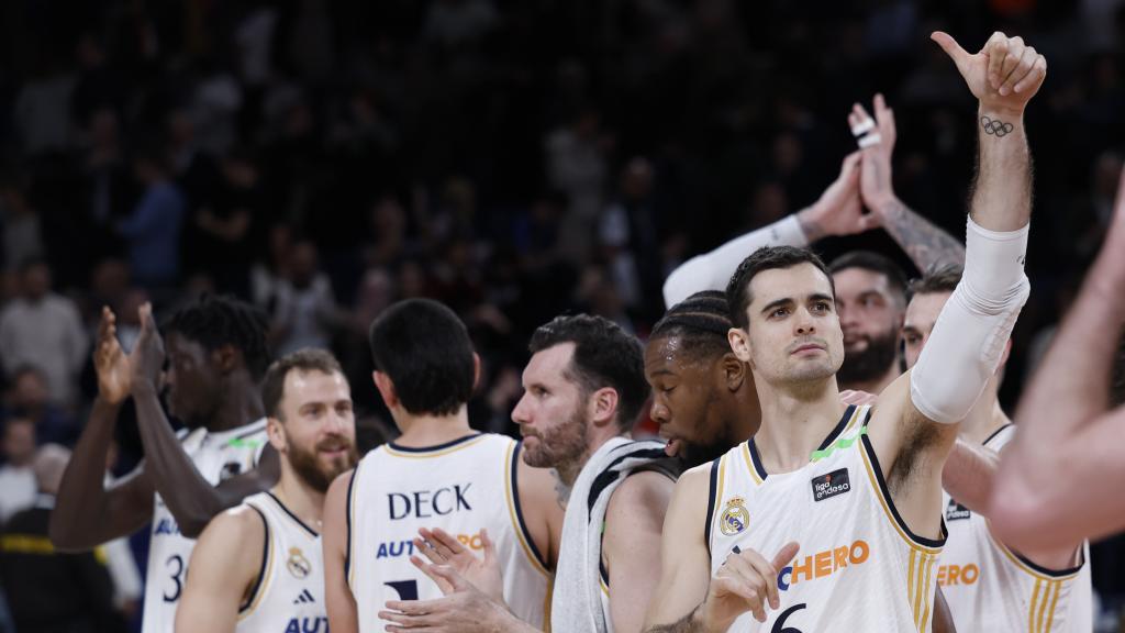 Los jugadores del Real Madrid celebran una victoria en Liga Endesa.
