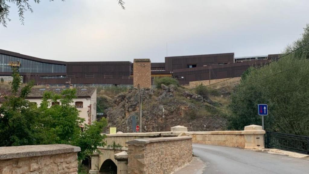 Vista de Molina de Aragón (Guadalajara) con el Parador al fondo