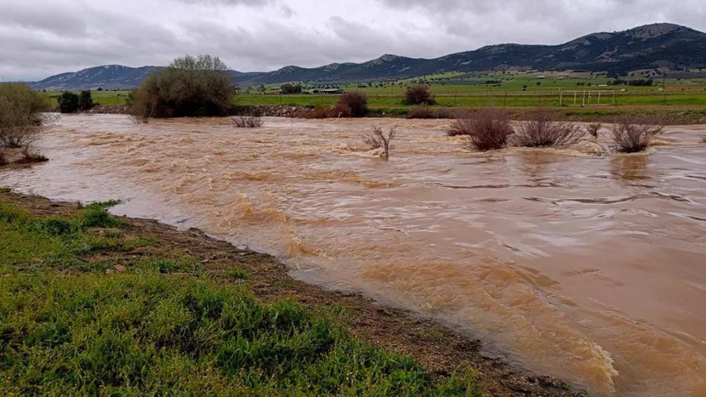 El río Alcobilla este domingo a su paso por la aldea de Las Tablillas en Ciudad Real. Foto: EFE/Beldad
