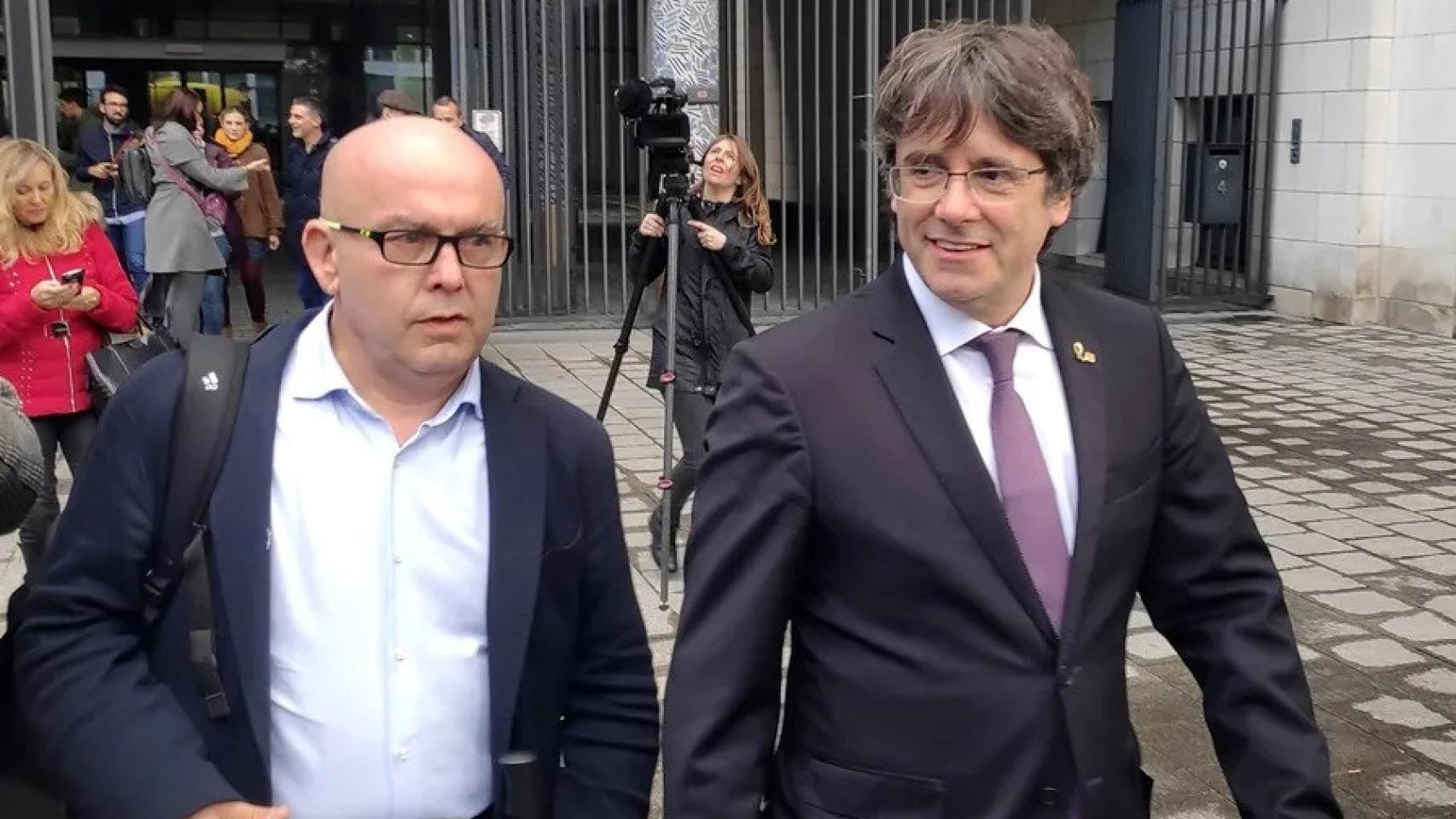 El abogado Carlos Boye junto a su cliente, Carles Puigdemont, el pasado mes de marzo.