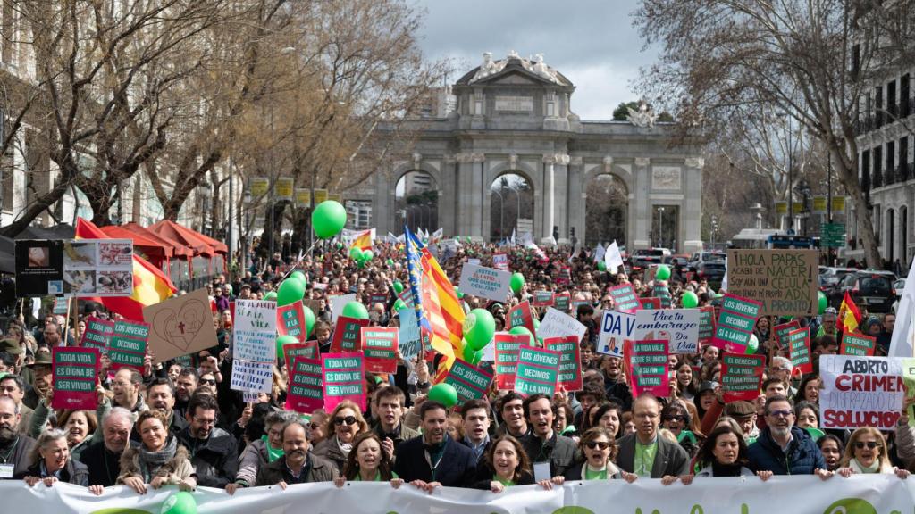 Una marcha en Madrid en defensa de la grandeza de la vida reúne a centenares de antiabortistas