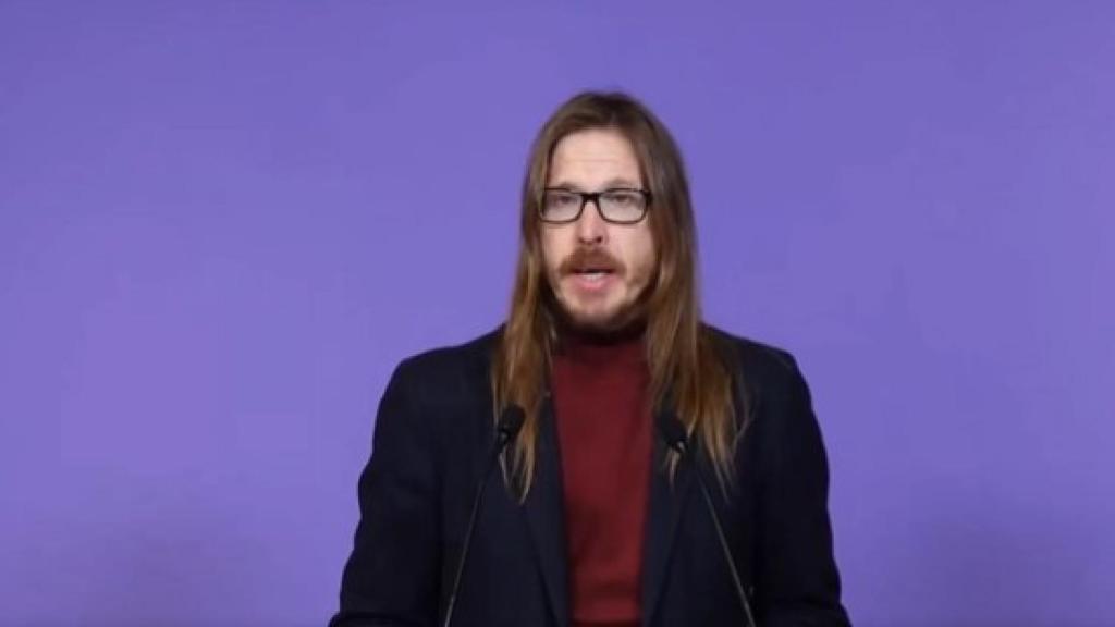 El secretario de Organización y portavoz de Podemos, Pablo Fernández, este lunes en rueda de prensa.