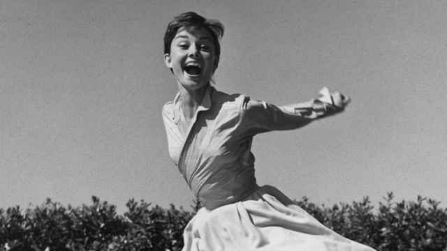 Audrey Hepburn fotografiada por Philippe Halsman en 1955