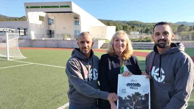 Vanessa Grimward, directora ejecutiva de ELIS, junto a Ginés Aroca (i), director de El valle Trail y Sergio Sánchez (d), director ejecutivo y director técnico del Club Alpino Murcia.