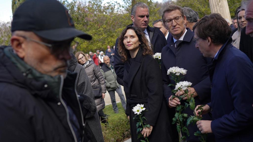 Almeida, Ayuso y Feijóo en el acto conmemorativo del Día Europeo de las Víctimas del Terrorismo desarrollado en el Bosque del Recuerdo.