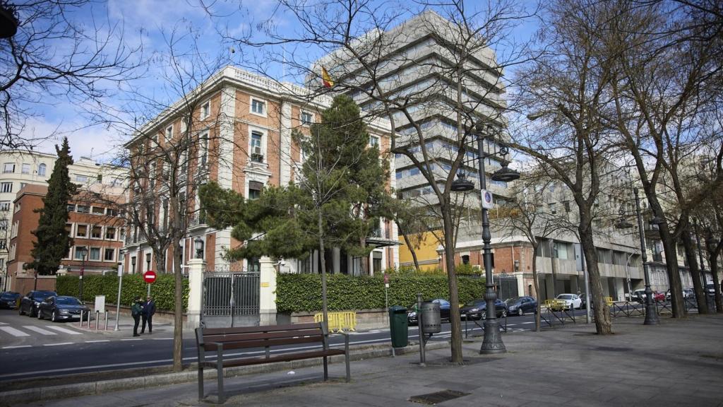 Imagen de archivo de una de las calles del barrio de Almagro, en Madrid.