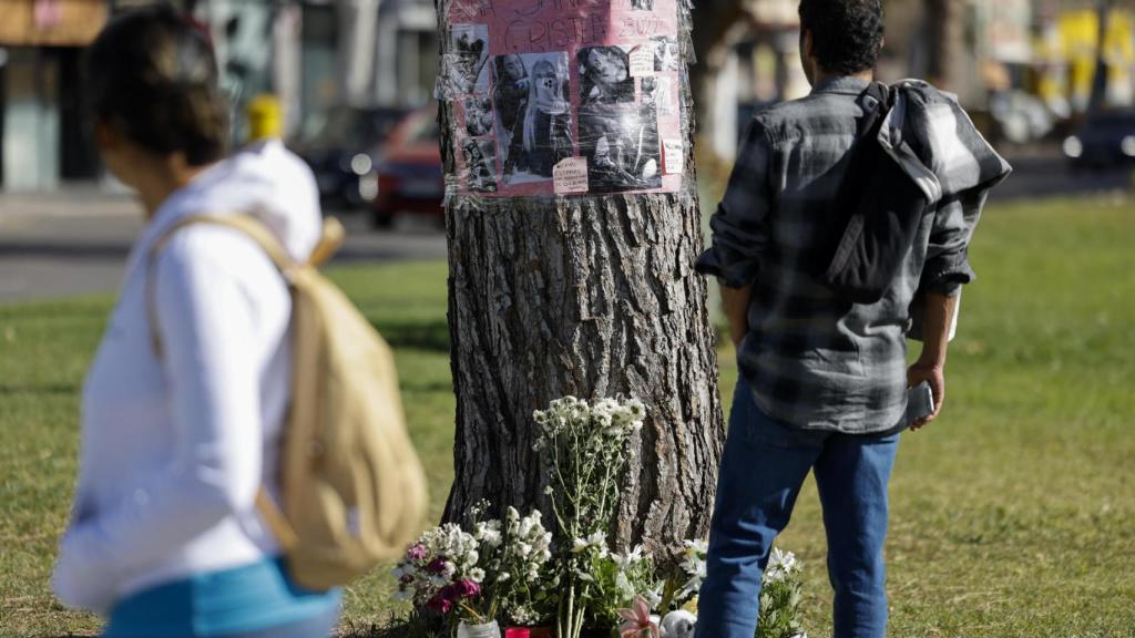 Flores en recuerdo a las víctimas.