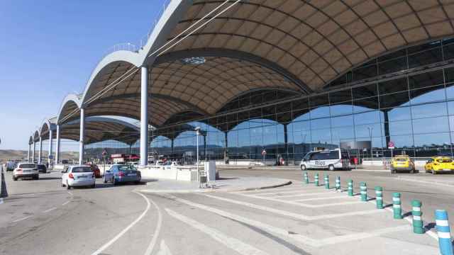 El aeropuerto de Alicante-Elche, en una imagen de Shutterstock.