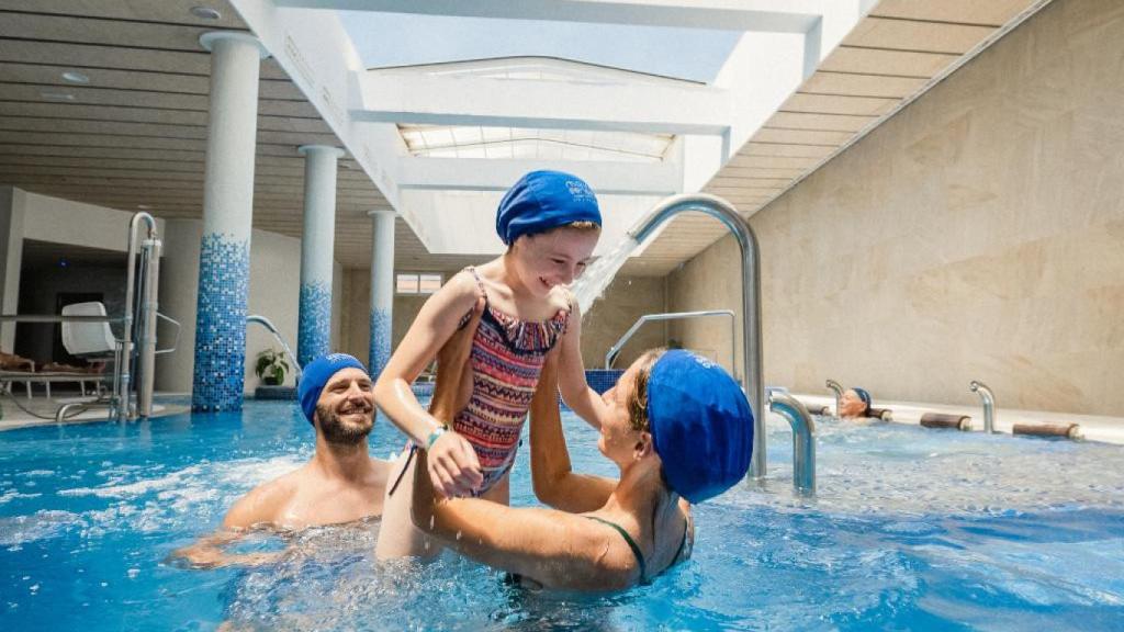 Una familia se relaja en un camping de Alicante, en una imagen de archivo.