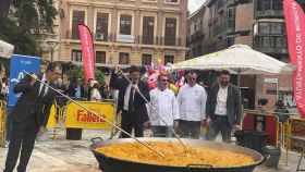Paella gigante de las Hogueras de San Juan en Murcia.