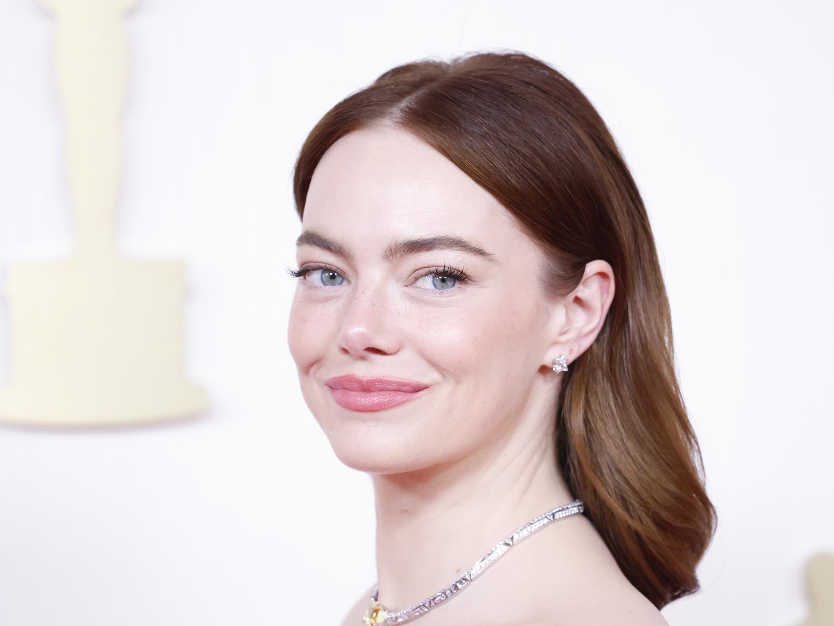 El lado personal de Emma Stone: de luchar contra la ansiedad a su relación  con el comediante Dave McCary