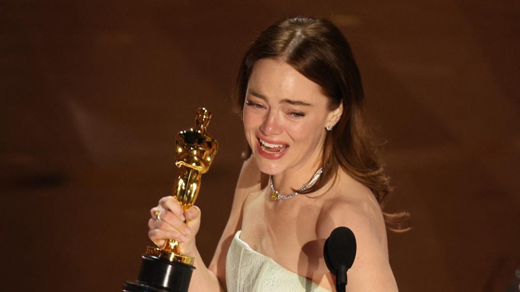 Emma Stone gana el Oscar a mejor actriz por su papel en 'Pobres criaturas'. Foto: Reuters