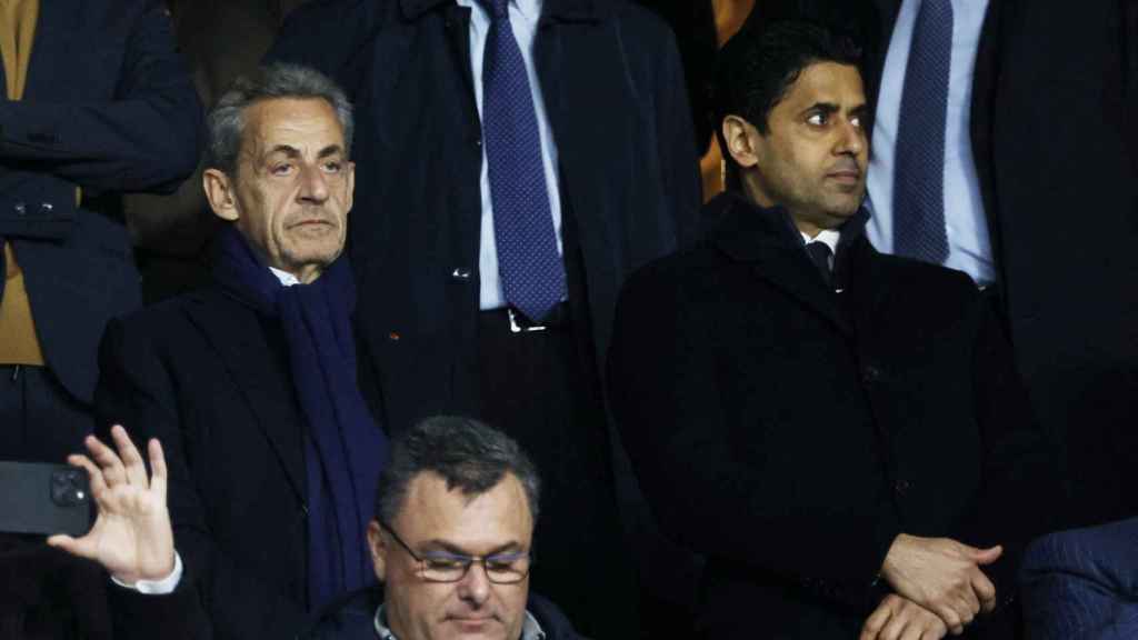 Al-Khelaifi, junto a Nicolás Sarkozy, en el palco del Reale Arena.