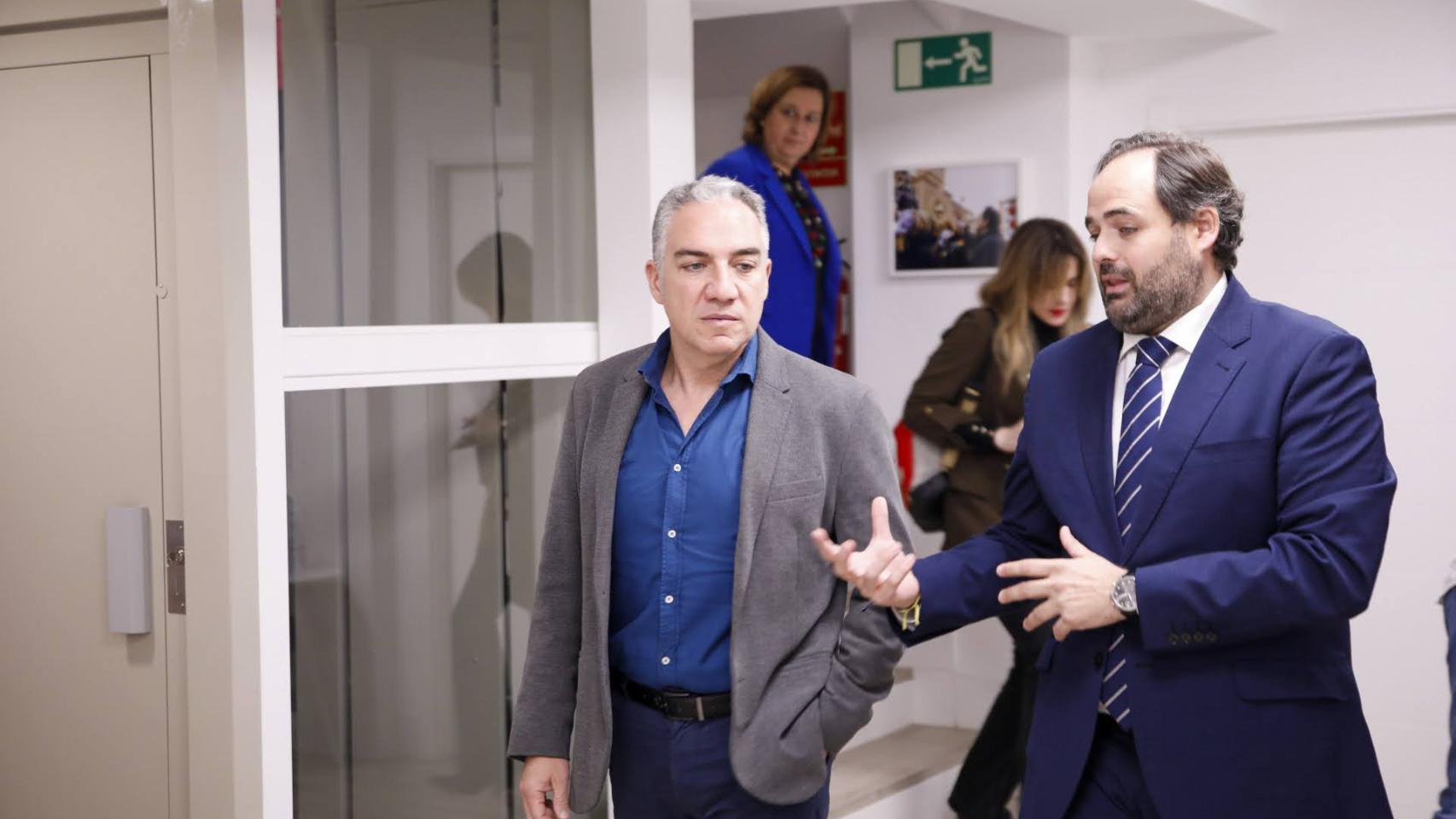 Elías Bendodo y Paco Núñez, este lunes en Toledo. Foto: Javier Longobardo