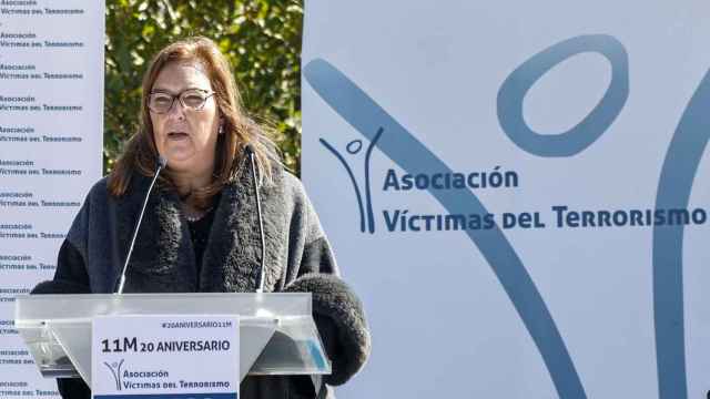 La presidenta de la Asociación de Víctimas del Terrorismo, Maite Araluce, da un discurso durante el acto en conmemoración del XX aniversario de los atentados del 11M y del Día Europeo de las Víctimas.