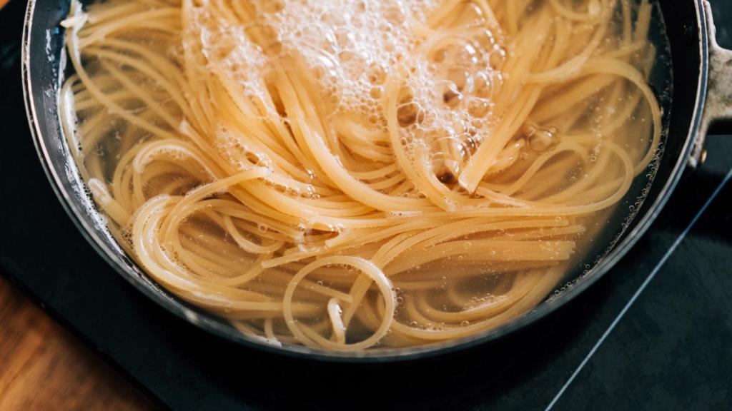 Cocinar la pasta al dente es el truco de los italianos para no engordar.