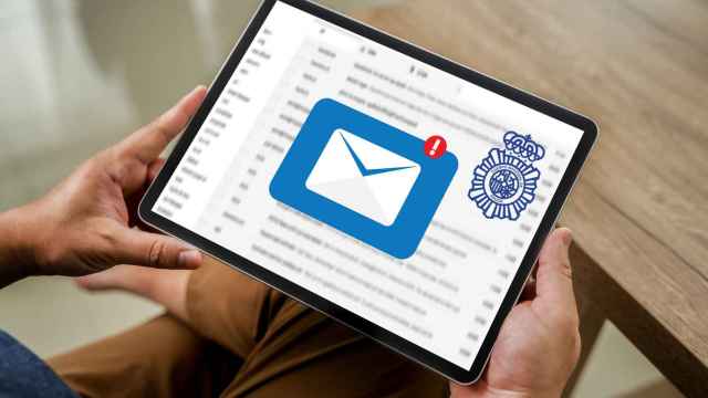Montaje del logo de la Policía Nacional junto a una app de correo electrónico.