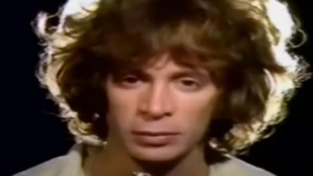 Eric Carmen en el videoclip 'All By Myself'.