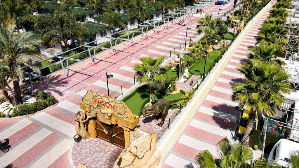 Instalaciones de Dinogolf en La Marina.