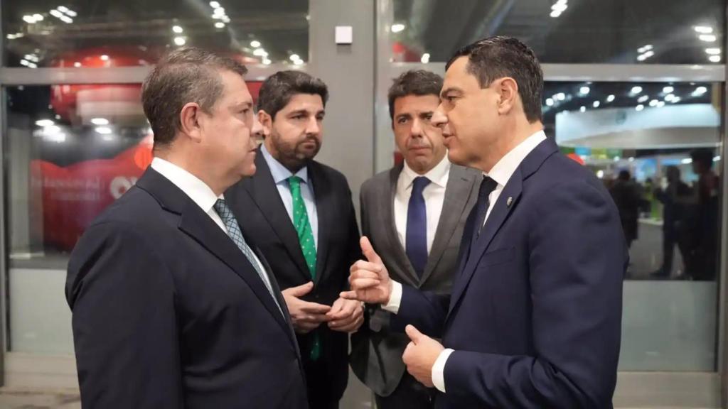 Emiliano García-Page, junto a Fernando López Miras, Carlos Mazón y Juanma Moreno, en Fitur. Junta de Andalucía