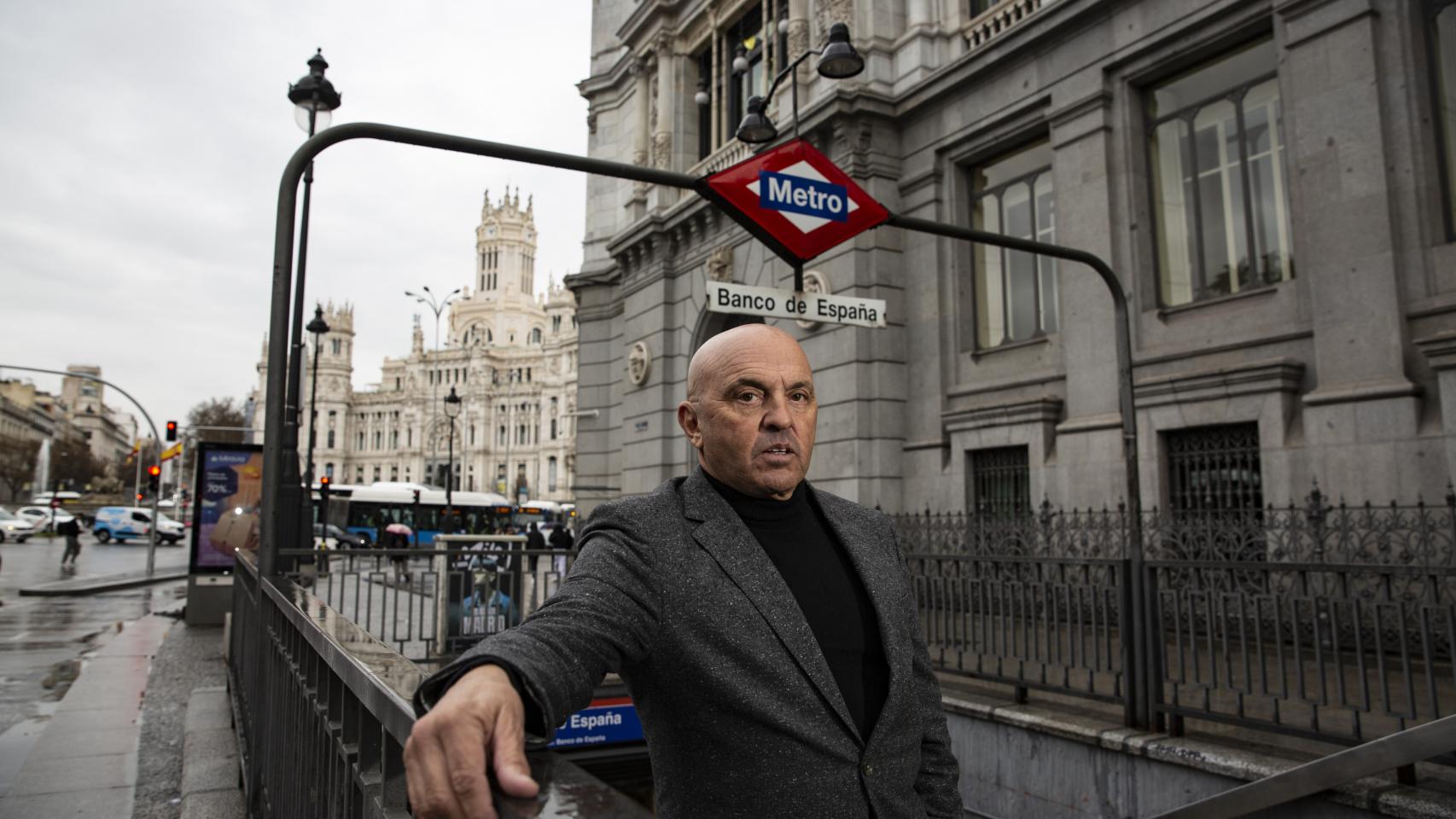 El Sapo a la salida del metro de Banco de España.