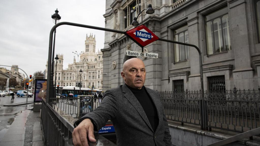 El Sapo a la salida del metro de Banco de España.