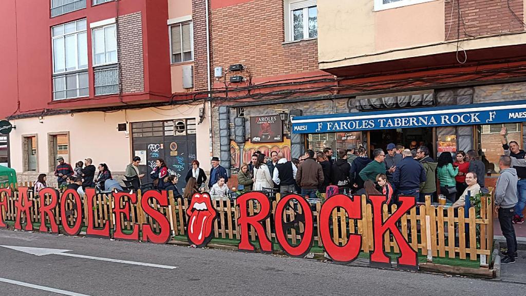 Multitudinaria despedida en el Bar Faroles de Delicias