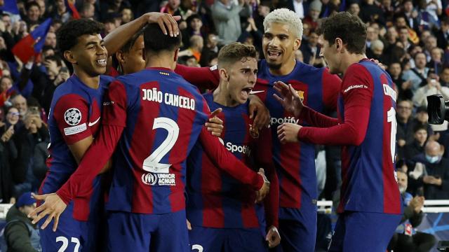 Los jugadores del Barça celebran el gol de Fermín López ante el Nápoles.