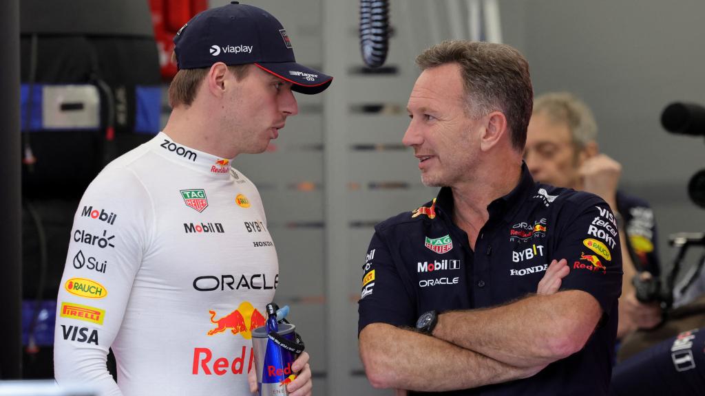 Christian Horner dialoga con Max Verstappen en el GP de Arabia Saudí.