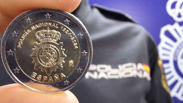 Entra en circulación la moneda de dos euros conmemorativa del 200 aniversario de la Policía Nacional